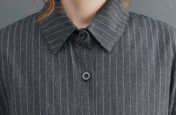 Robe en tissus rayé à revers fendus