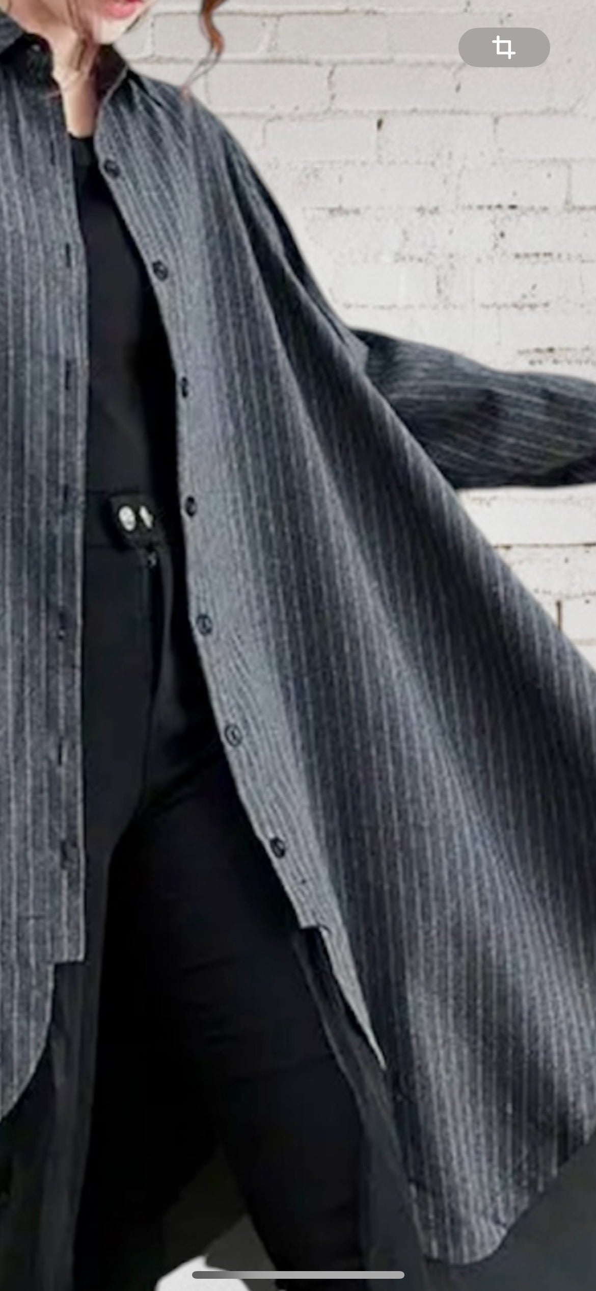 Robe en tissus rayé à revers fendus