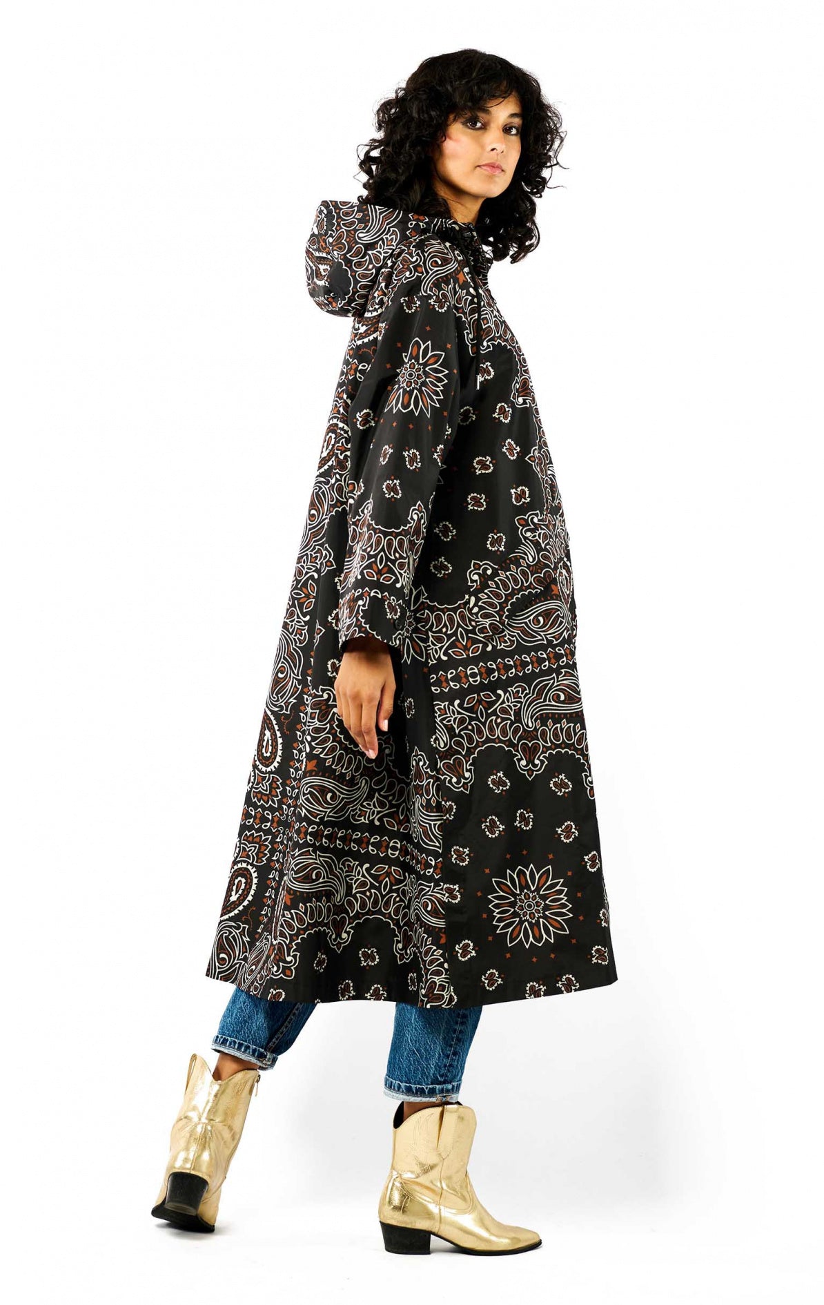 impermeable  SILVE wild devant noir capuche coupe vent cote dos